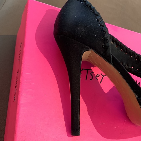 Betsey Johnson Walter pump - Picture 5 of 6
